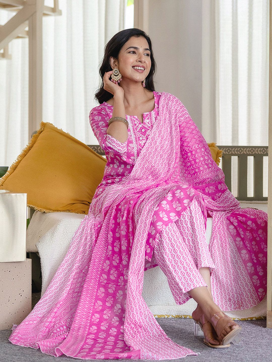 SKYLEE Women Floral Printed Regular Thread Work Kurta with Trousers & Dupatta