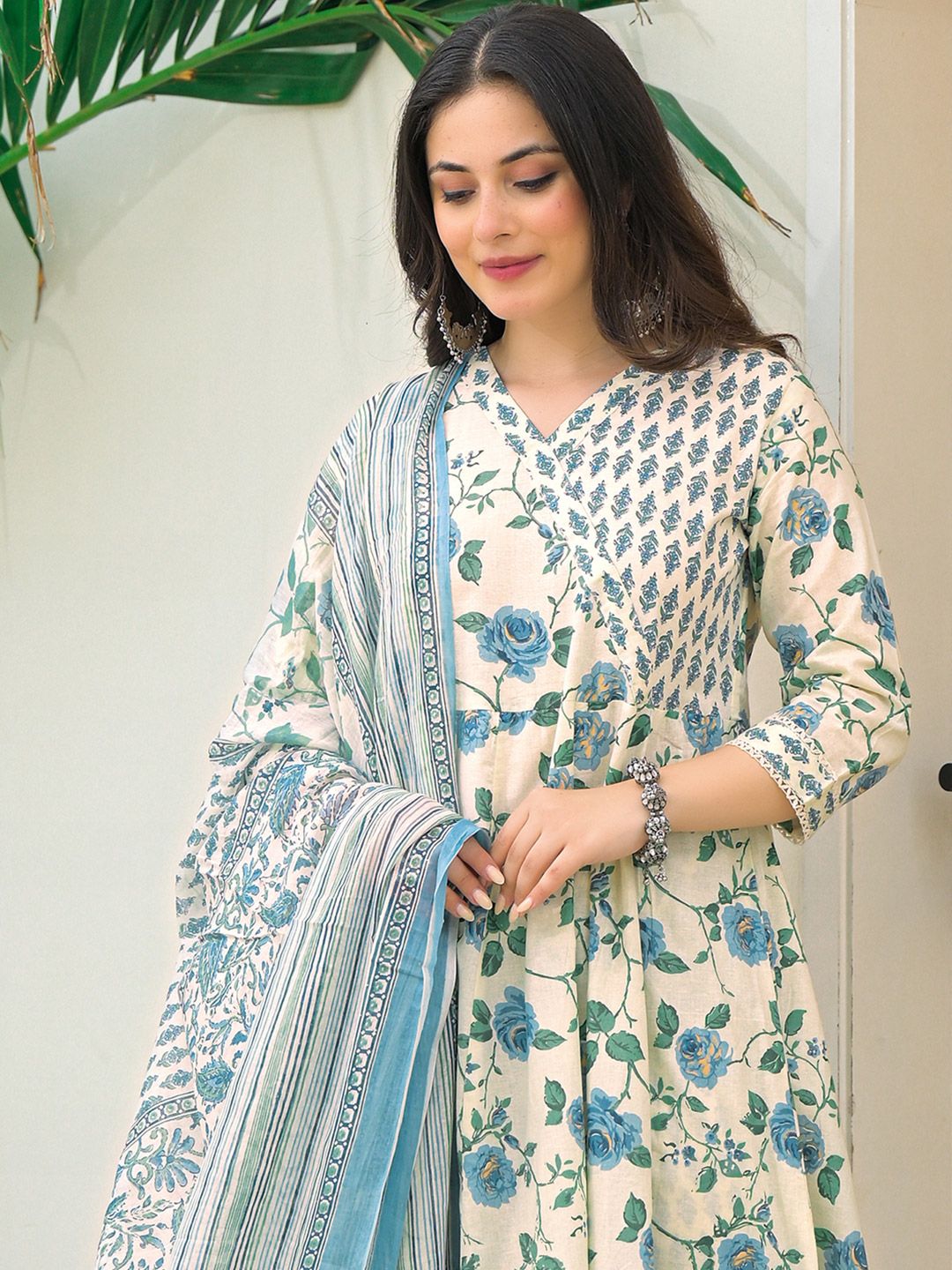 SKYLEE Floral Printed V-Neck Kurta With Trousers & Dupatta