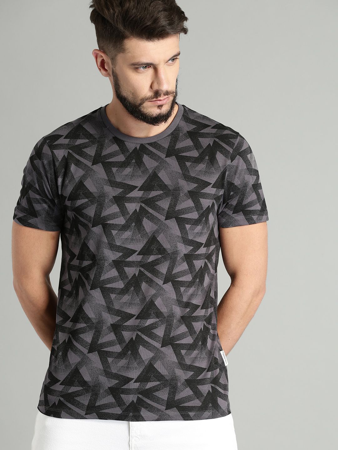 Roadster Men Charcoal Grey Textured All Over Printed Round Neck T-shirt
