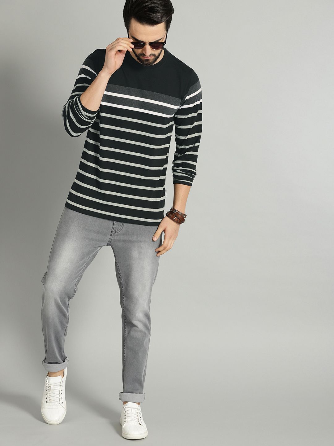 Roadster Men Black Grey Striped Round Neck T-shirt-picture-17
