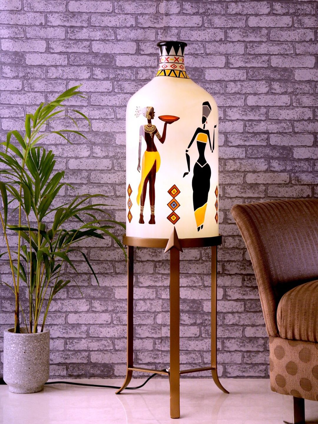 POSH-N-PLUSH Off-White & Black Printed Twist & Turn Tripod Lamp-picture-15