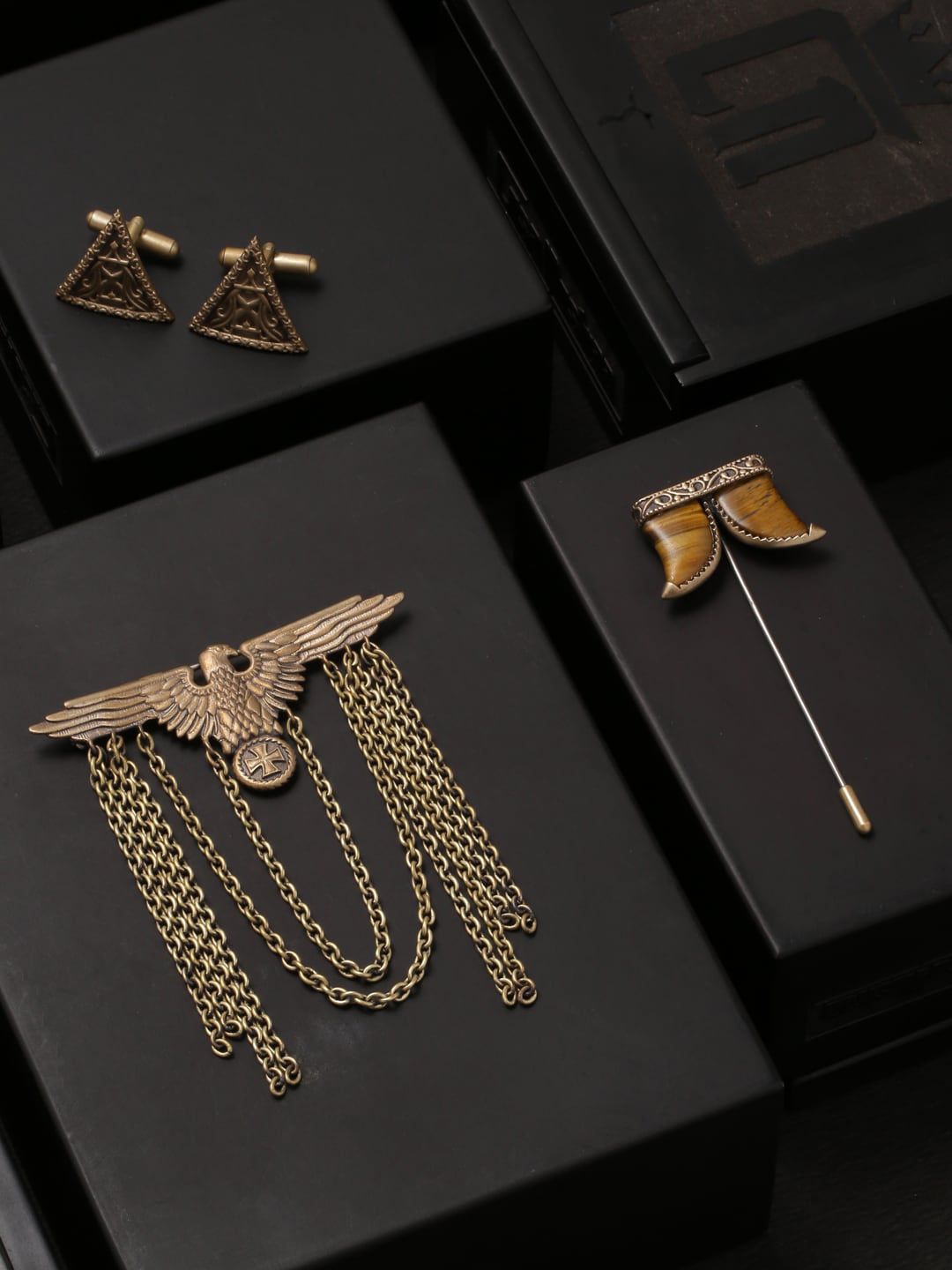 COSA NOSTRAA Men Gold-Toned The Rising Eagle Accessory Gift Set-picture-35