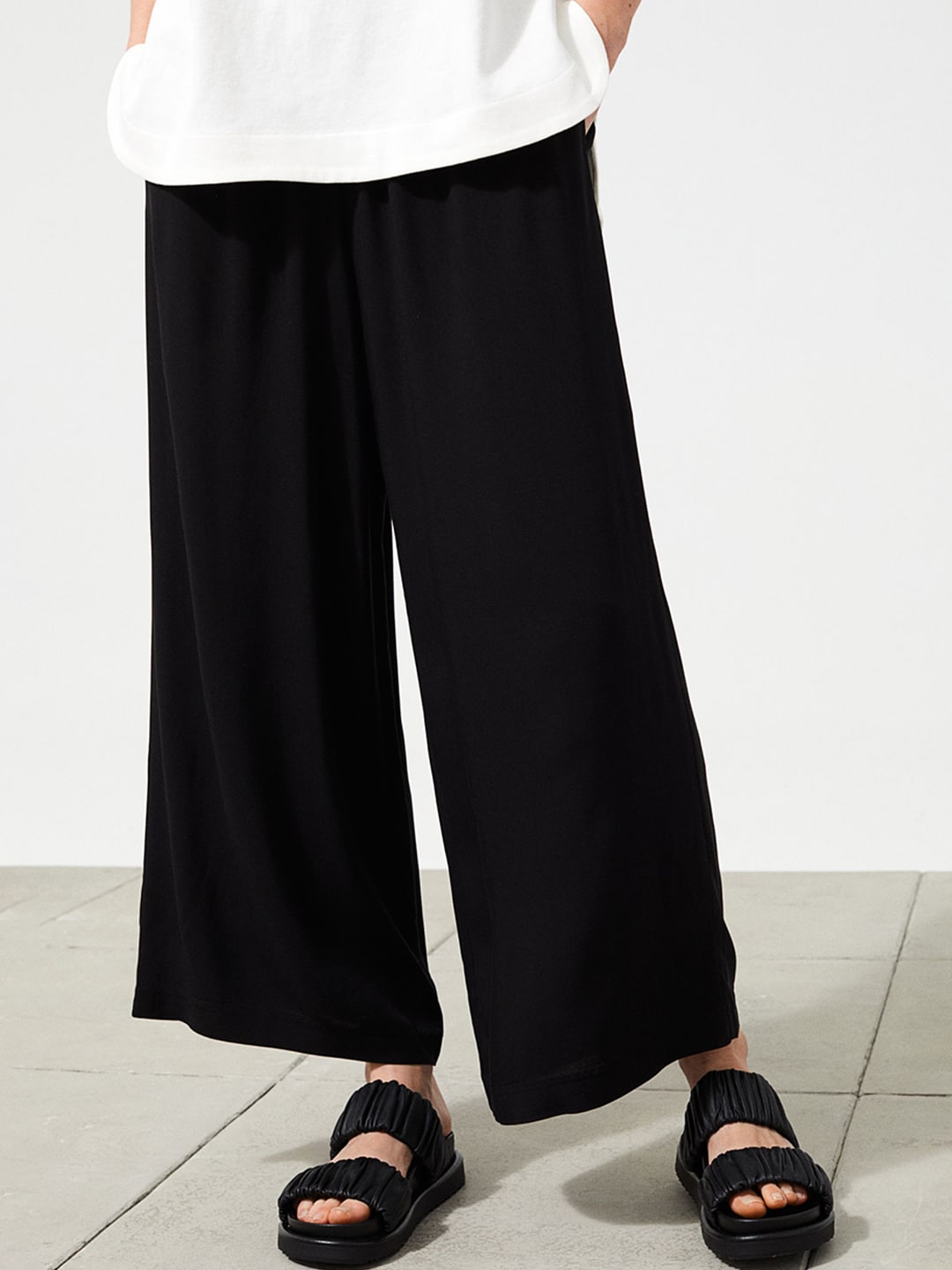 H&M Women Black Cropped Pull-On Trousers