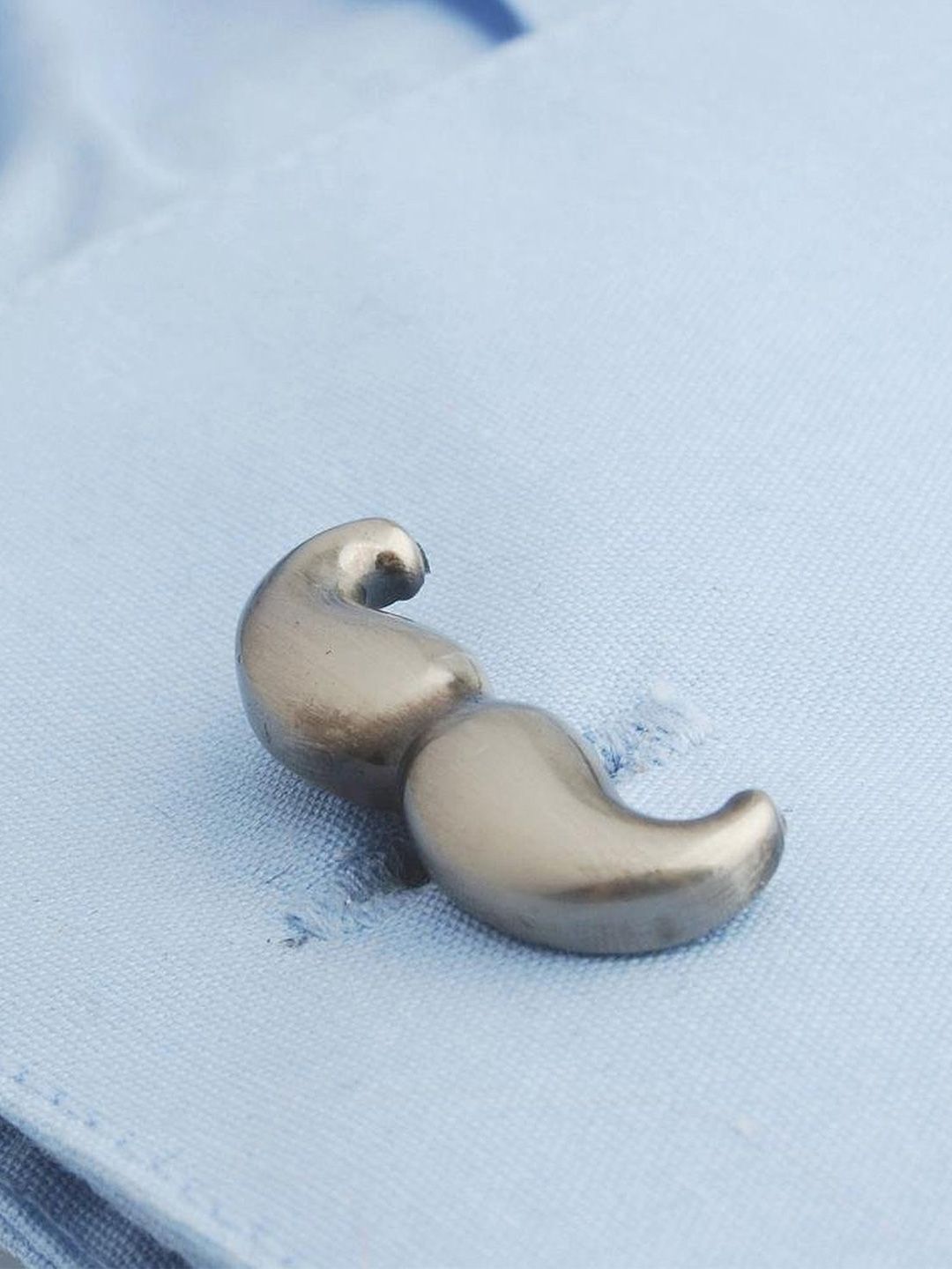 PELUCHE Silver-Toned Quirky Cufflink-picture-15