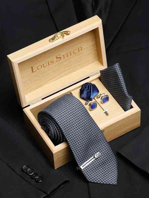 lino perros tie and cufflinks