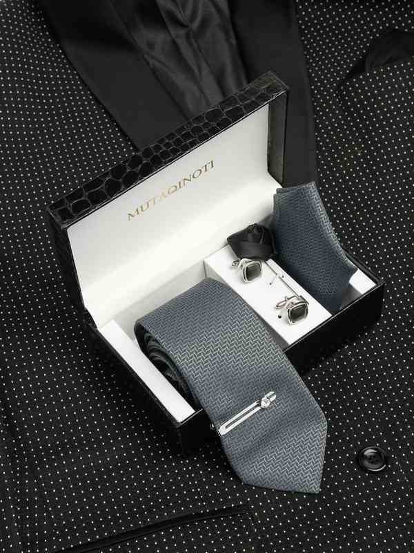 lino perros tie and cufflinks