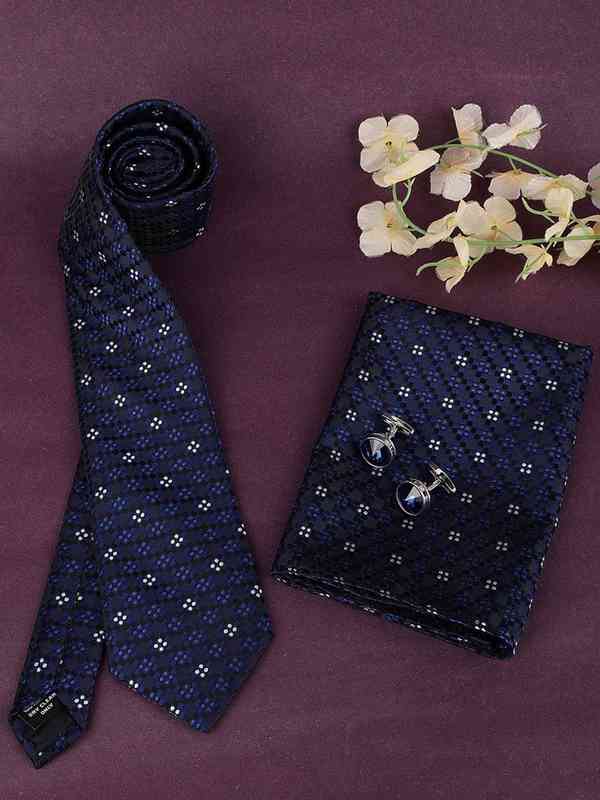 alvaro tie set