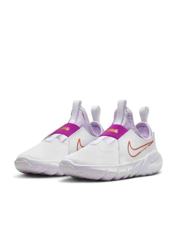 nike sneakers under 2500