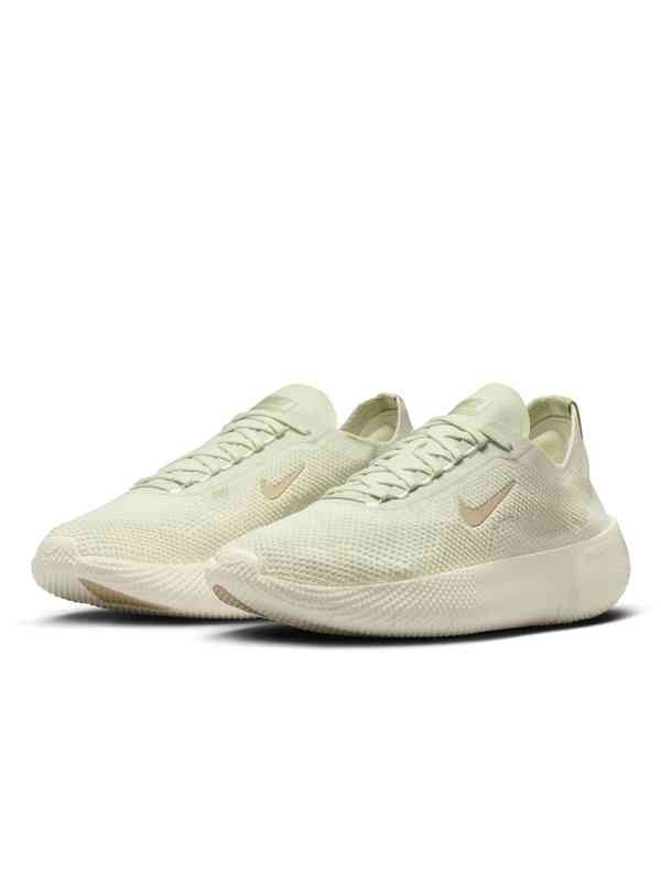 nike varsity compete trainer womens