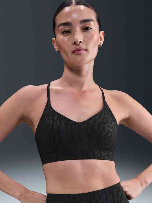 nike classic strappy sports bra