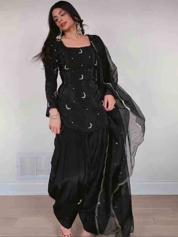 black punjabi dress Buy Black Handcrafted Leather Punjabi Jutti Online