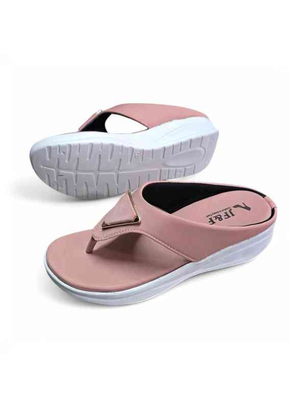 nike chappal ladies