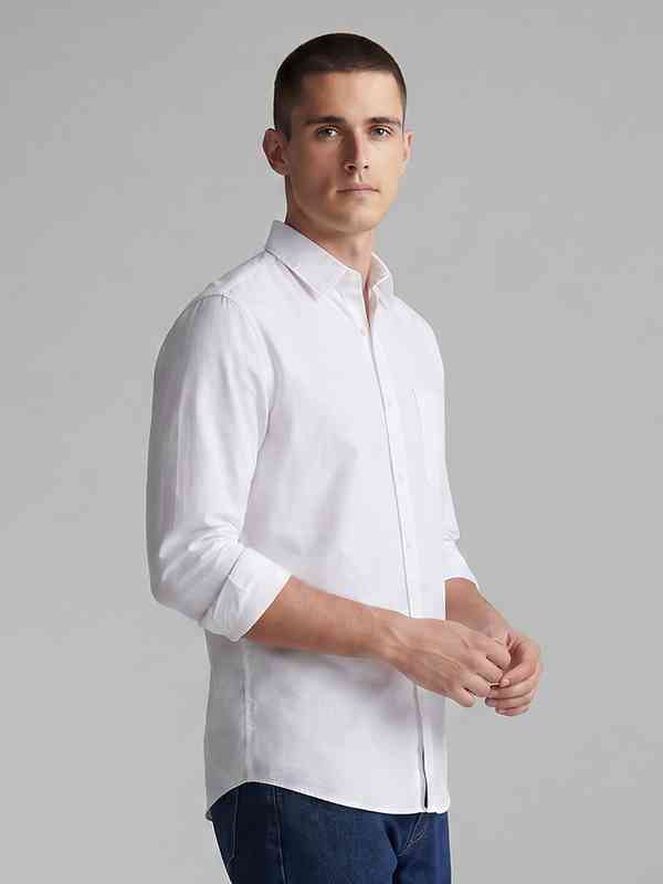 Van Heusen Sport White Slim Fit Solid Casual Shirt 8034489.htm - Buy Van  Heusen Sport White Slim Fit Solid Casual Shirt 8034489.htm online in India
