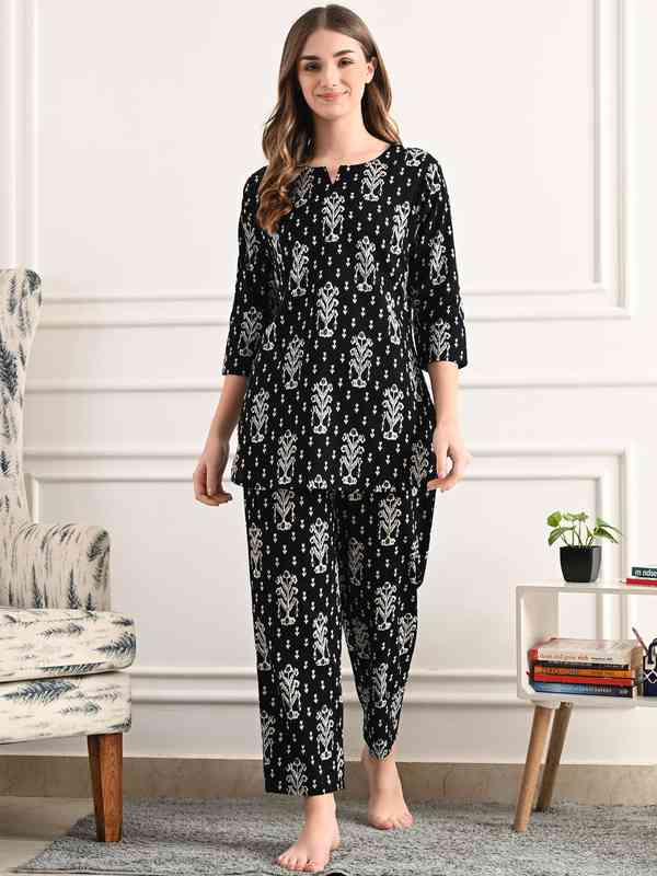 Three Quarter Sleeve Loungewear And Nightwear - Buy Three Quarter Sleeve Loungewear And Nightwear online in India Three Quarter Sleeve Loungewear And Nightwear - Buy Three Quarter Sleeve Loungewear And Nightwear online in India