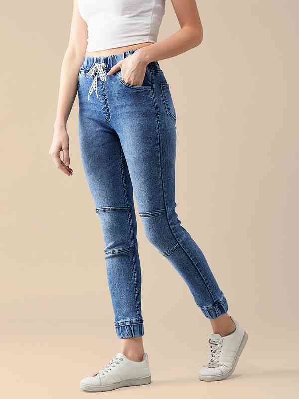 nike revolution 5 with jeans