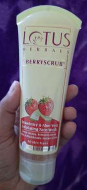 Buy Lotus Herbals Berryscrub Strawberry Aloe Vera Exfoliating Face Wash Face Wash And Cleanser For Women 403974 Myntra Prevents formation of blackheads and gives instant glow. lotus herbals sustainable berryscrub strawberry aloe vera exfoliating face wash