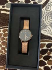 Buy Daniel Wellington Women Petite Melrose 28mm Dial Black Watch