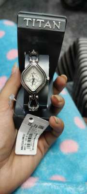 Titan 2536sm02 hotsell watch