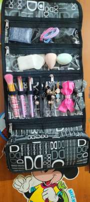 Hanging makeup sales organiser