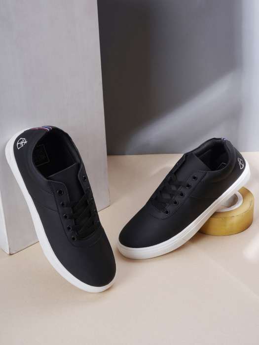 Mast and harbour slip on continent shoes