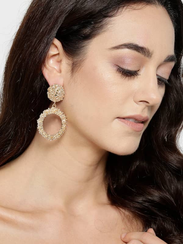 Looking for earrings like this for my wedding reception (big fat Indian  wedding, I'll be wearing a long champagne gown with crystal accents). What  are the best affordable alternatives to diamonds in