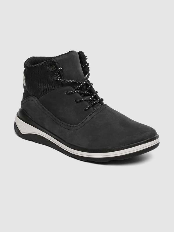 levis bass mid sneakers