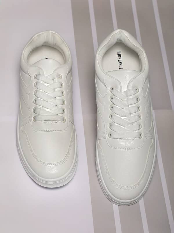 HIGHLANDER Men White Sneakers | Lootdekho-sonxechinhhang.vn