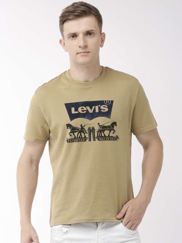 levis written t shirt