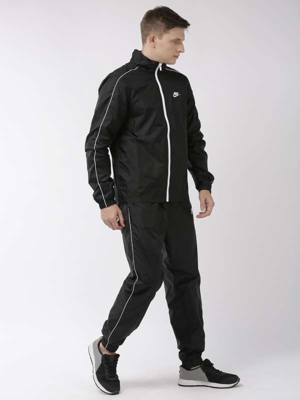 nike joggers myntra