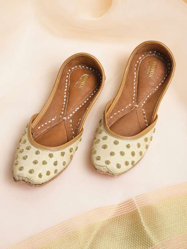 Jutti online myntra outlet