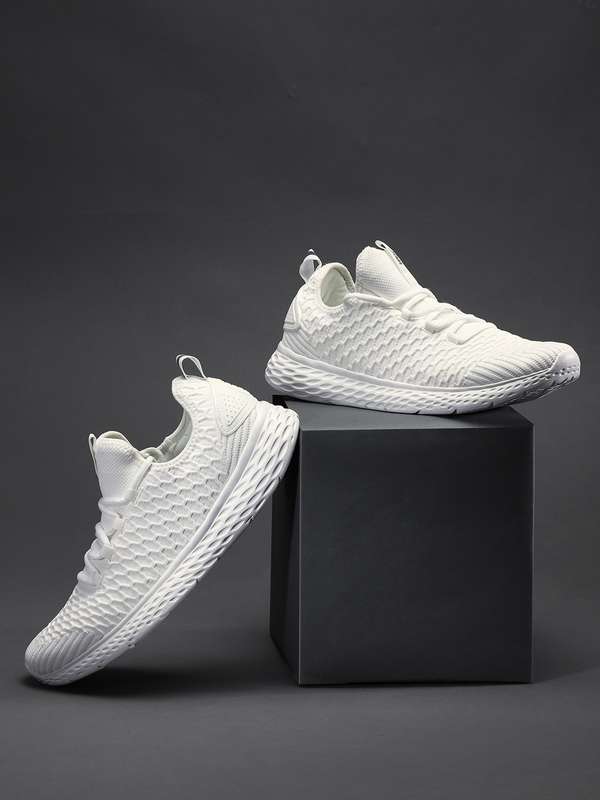 By Hrithik Roshan White Casual Shoes 