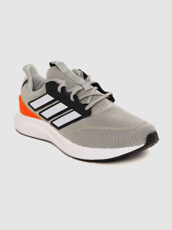 sports shoes on myntra