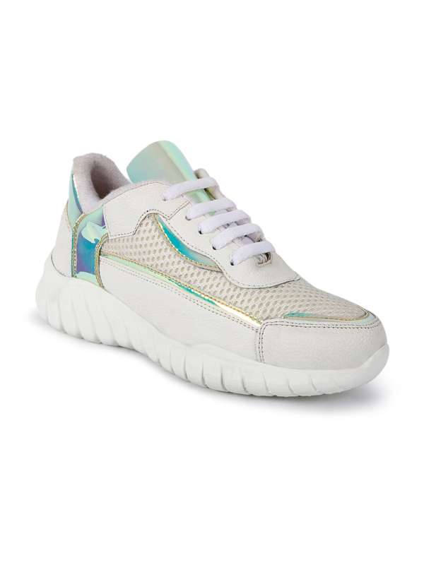 sports shoes for women myntra