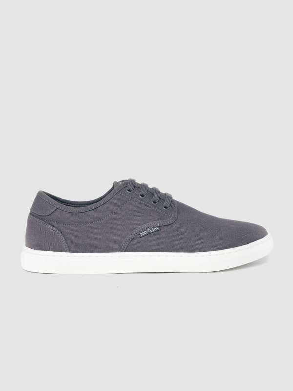 roadster shoes myntra