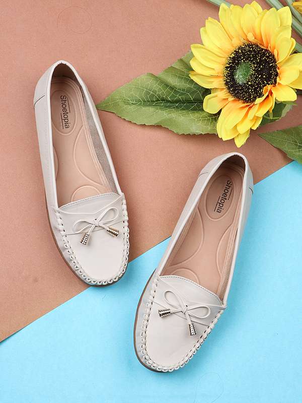 women's flat sandals on myntra