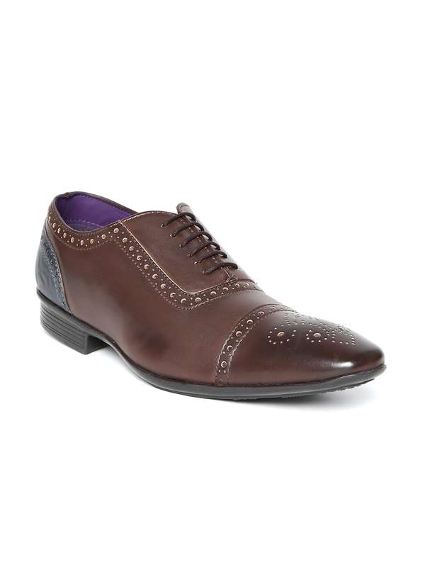 Knotty Derby Synthetic Formal Shoes Buy Knotty Derby Synthetic Formal Shoes Online In India Dress up in dark brown trousers paired with a bright checked shirt and a pair of knotty derby formal shoes. myntra