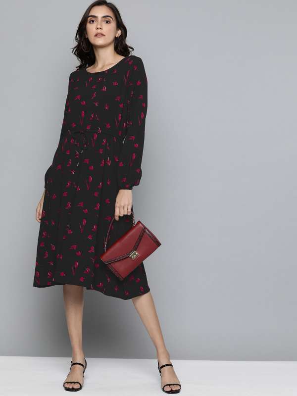 Warehouse scattered heart deals print dress