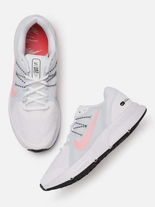 white new nike shoes