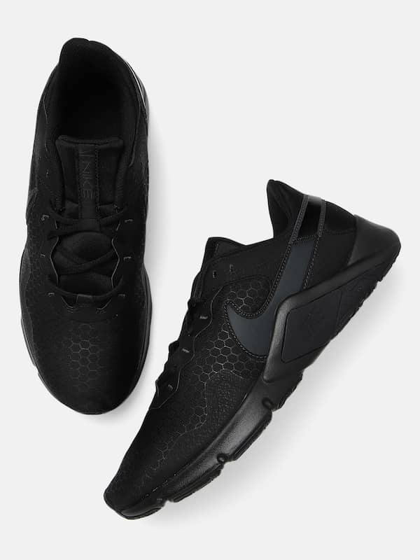 pictures of black nike shoes