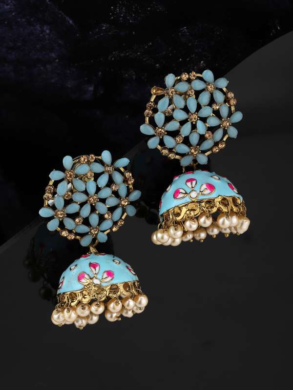 Cream colour outlet earrings