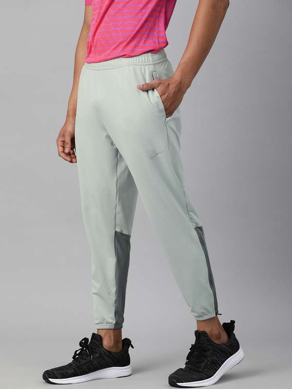nike joggers myntra