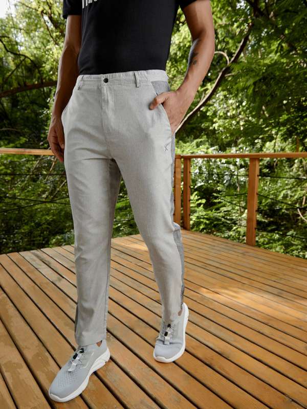 55 OFF on HRX by Hrithik Roshan Men Black Solid Regular Fit Outdoor  Trousers on Myntra  PaisaWapascom