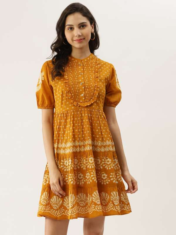 The yellow label clothing