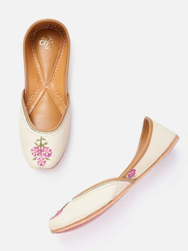 Myntra punjabi jutti clearance