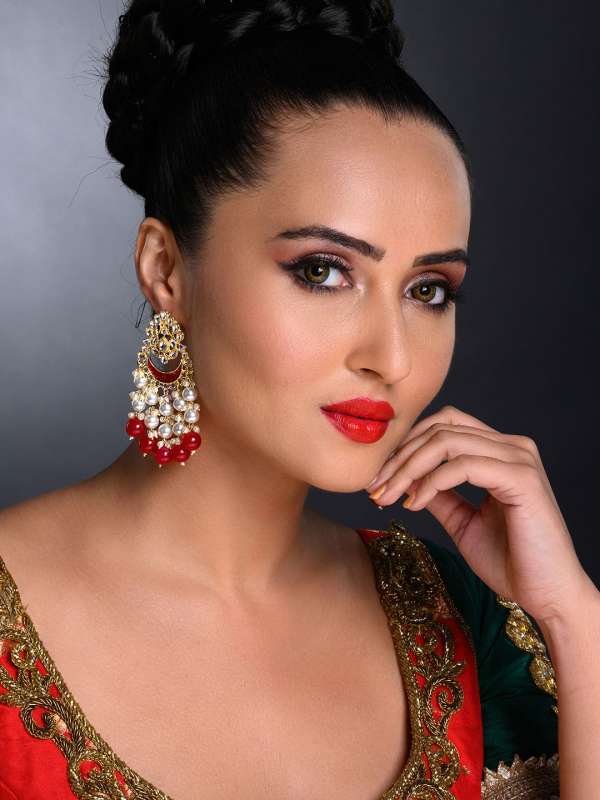 Earrings for maroon gown sales
