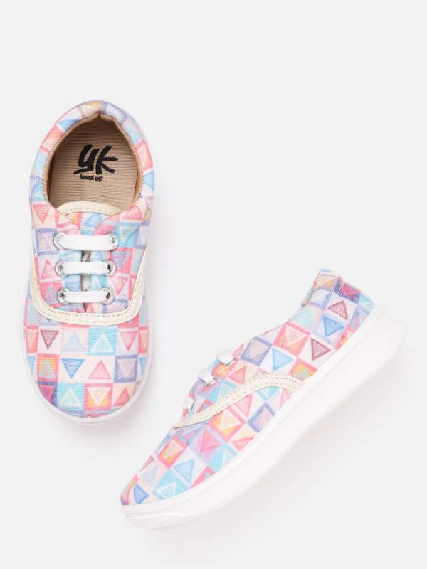 Canvas shoes clearance myntra
