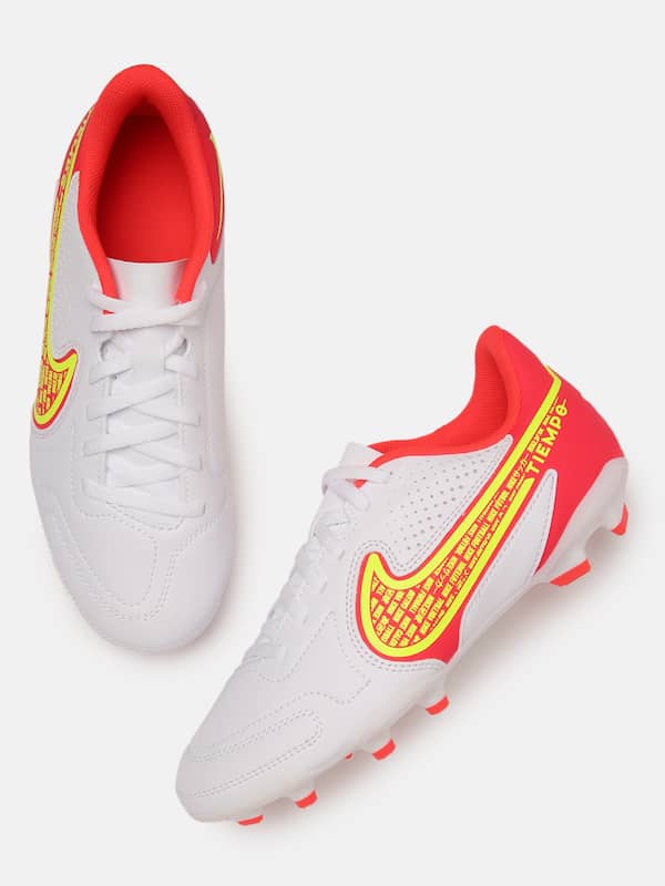 nike football shoes best price