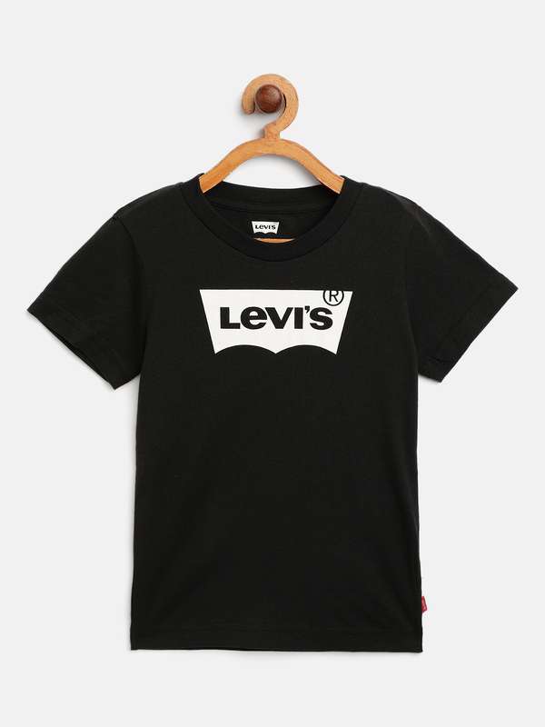 black levis tshirt