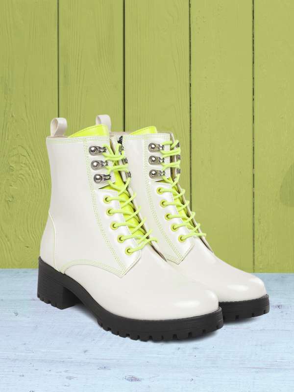 White on sale flat boots
