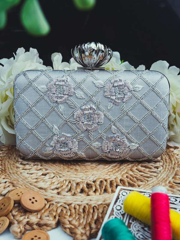Clutches online sales myntra